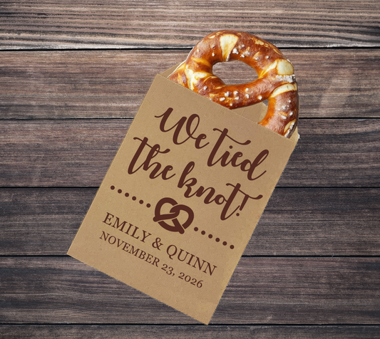Bolsas de regalo de boda con pretzels: nos casamos