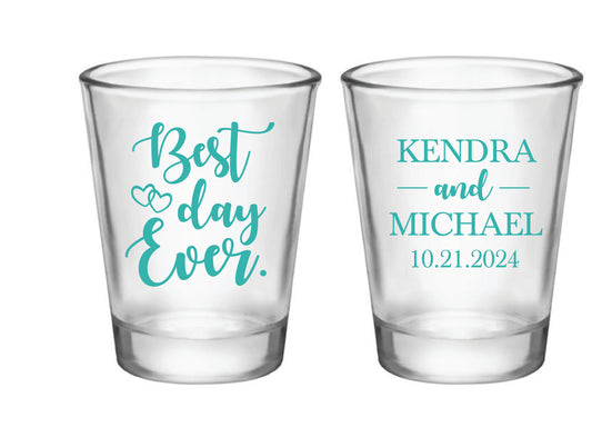 Vasos de chupito con el mejor día de todos los tiempos